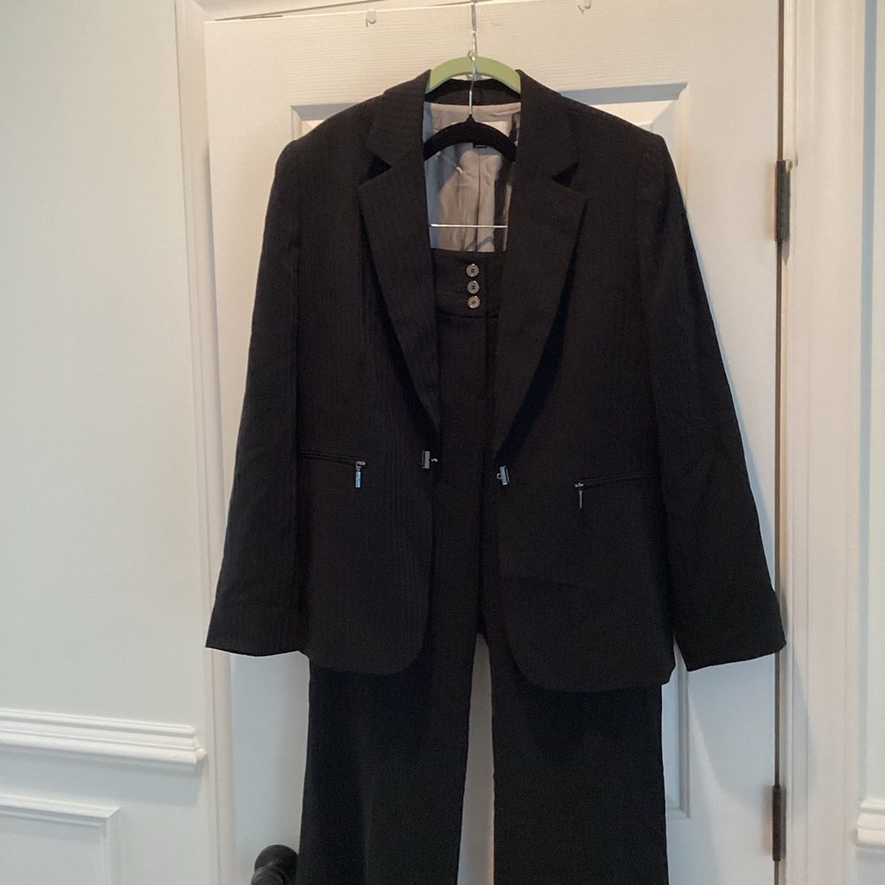 Tahari Black Pinstripe Blazer & Pant Suit Size 14
